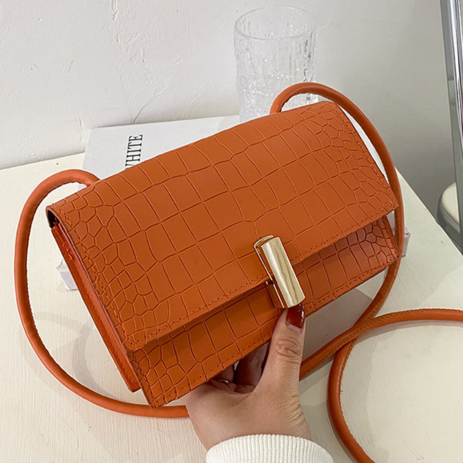 

LW Casual Metal BuckleZipper Design Jacinth Crossbody Bag
