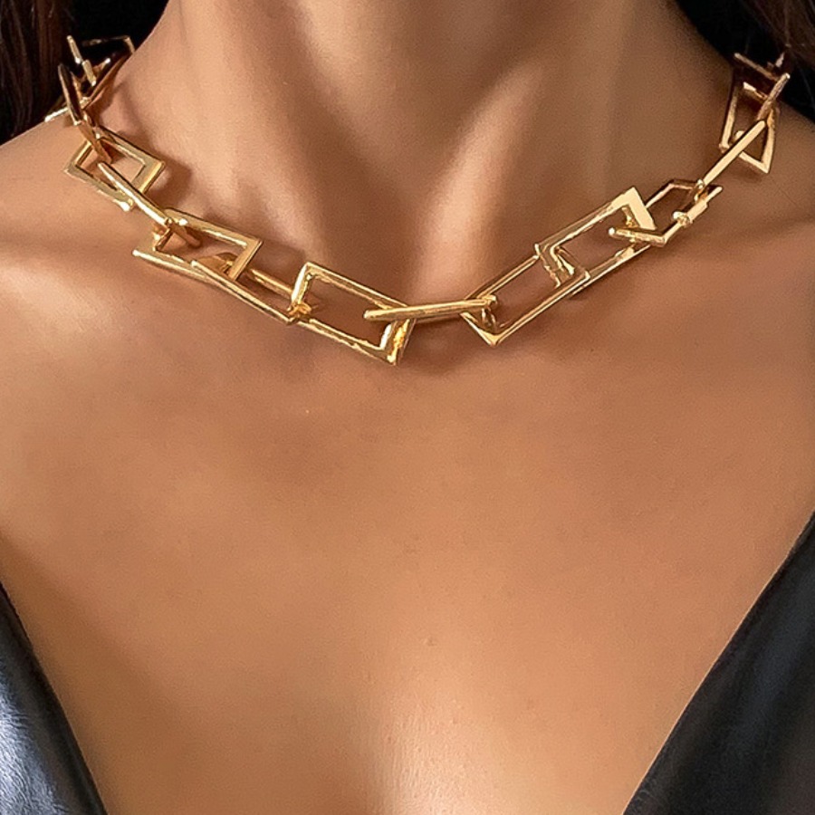

Lovely Rectangular Hollow-out Necklace, Gold