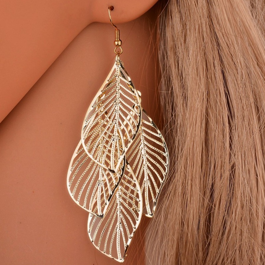 

LW Leaf Hollow-out Earring, Gold