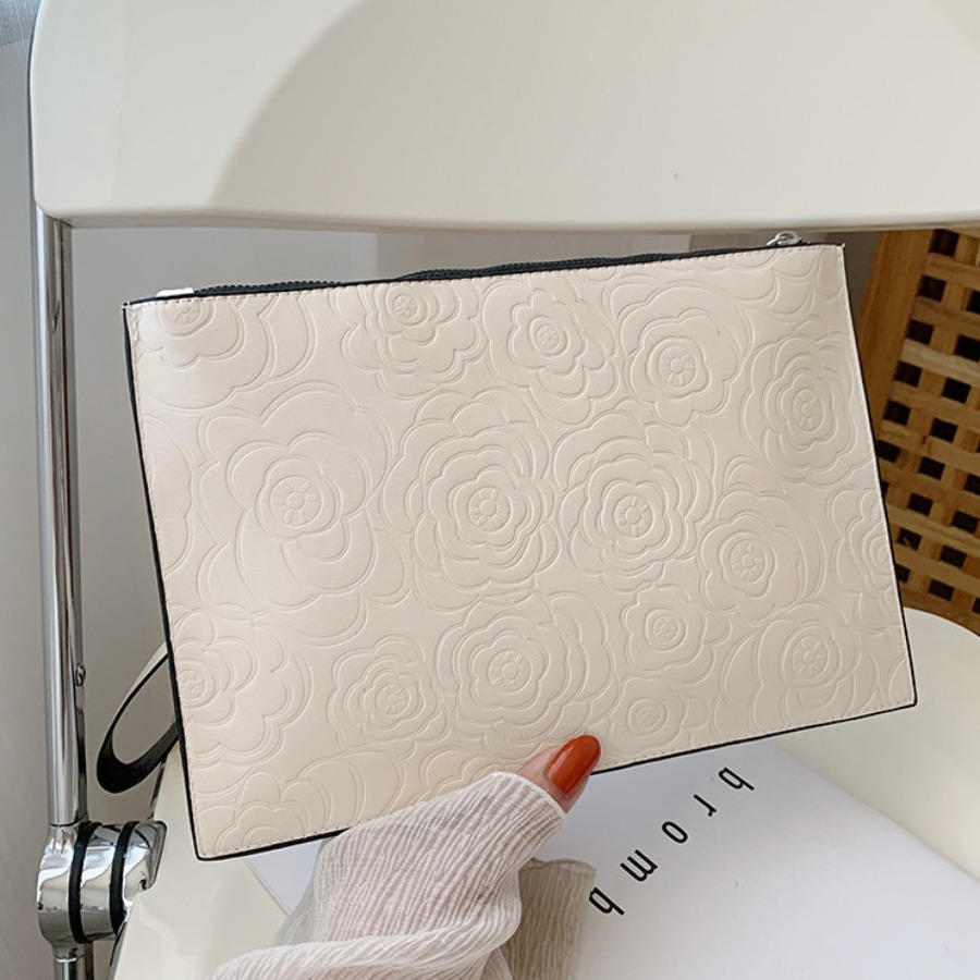

LW Floral Decoration Clutch Bag, White