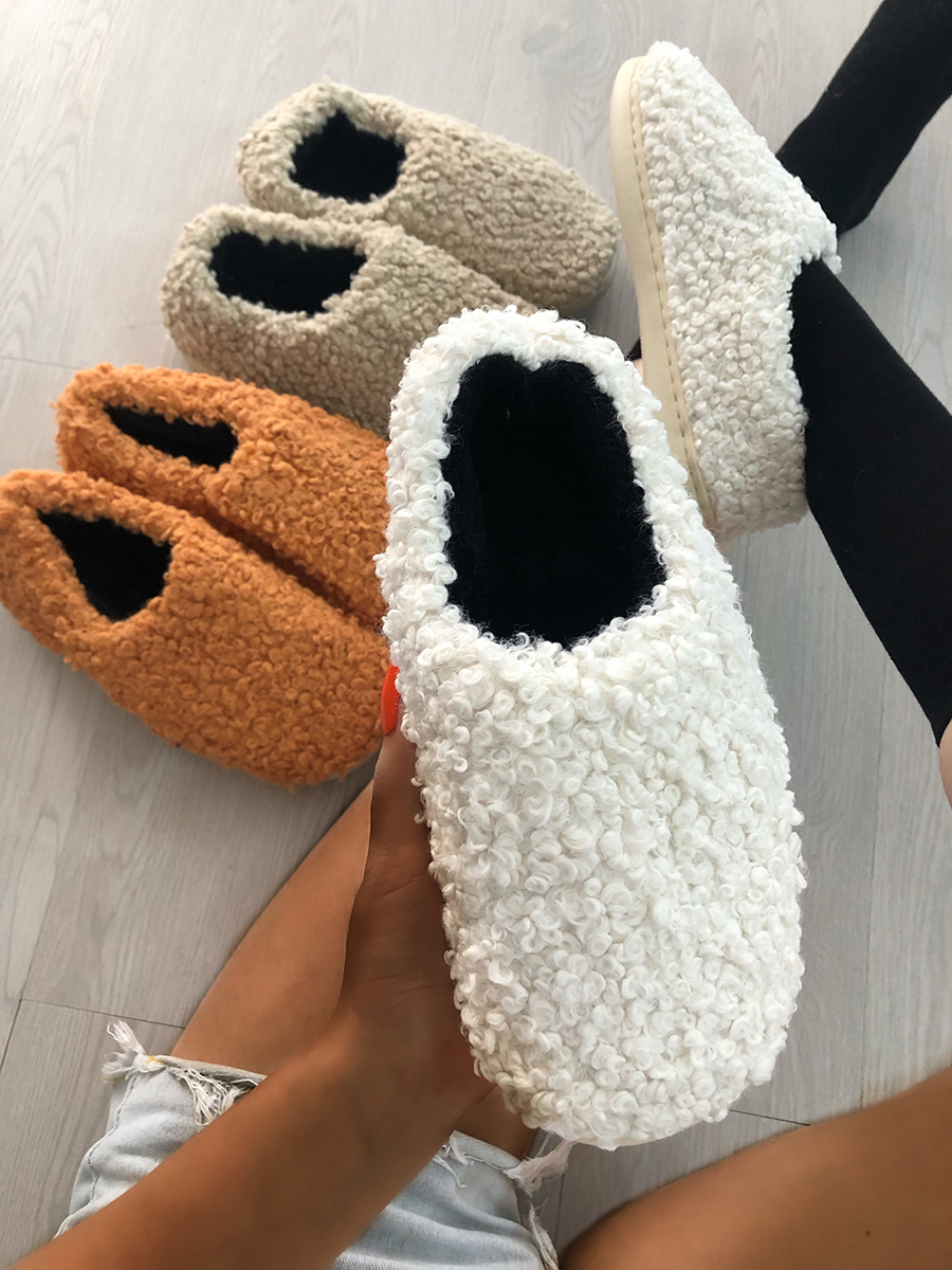 

LW Round-toe Plush Slippers, Beige