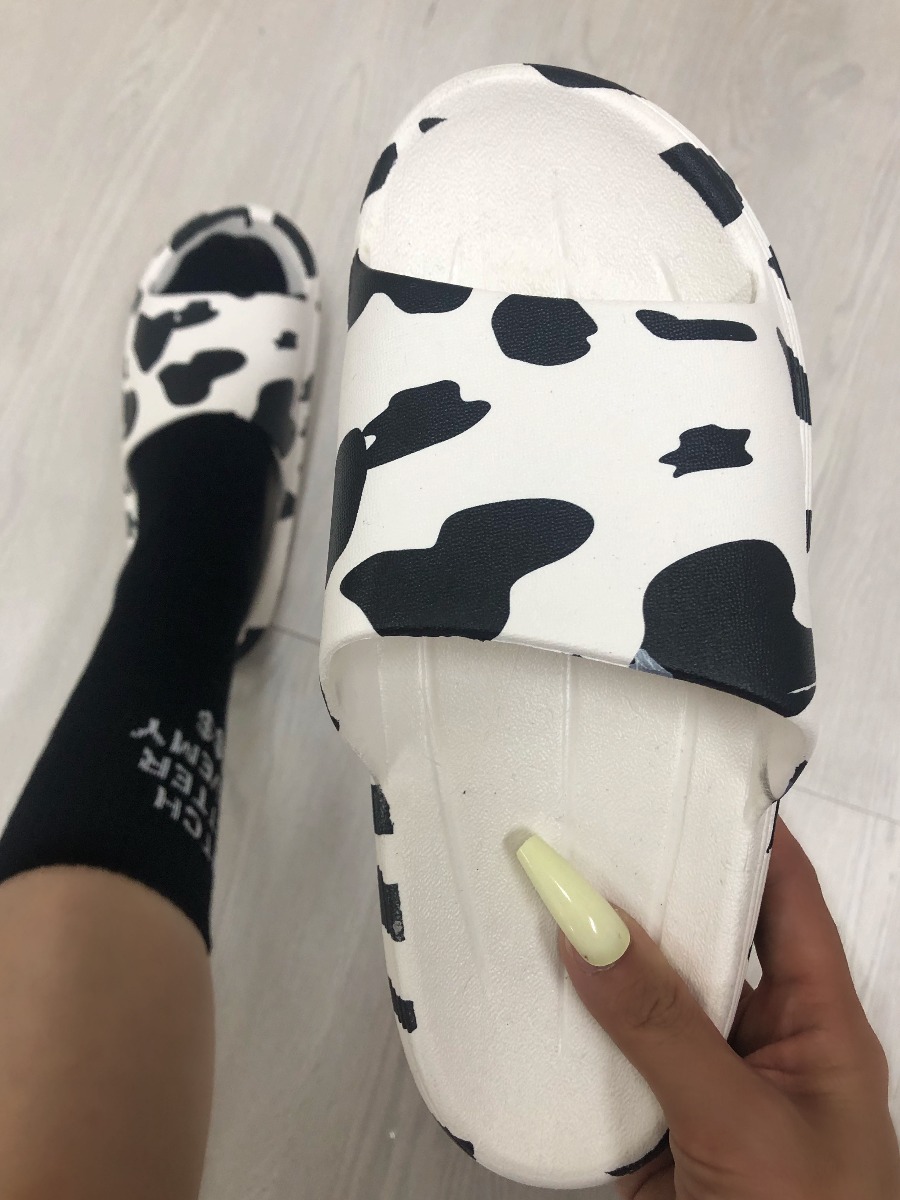 

LW BASICS Round-toe Cow Grain Slippers