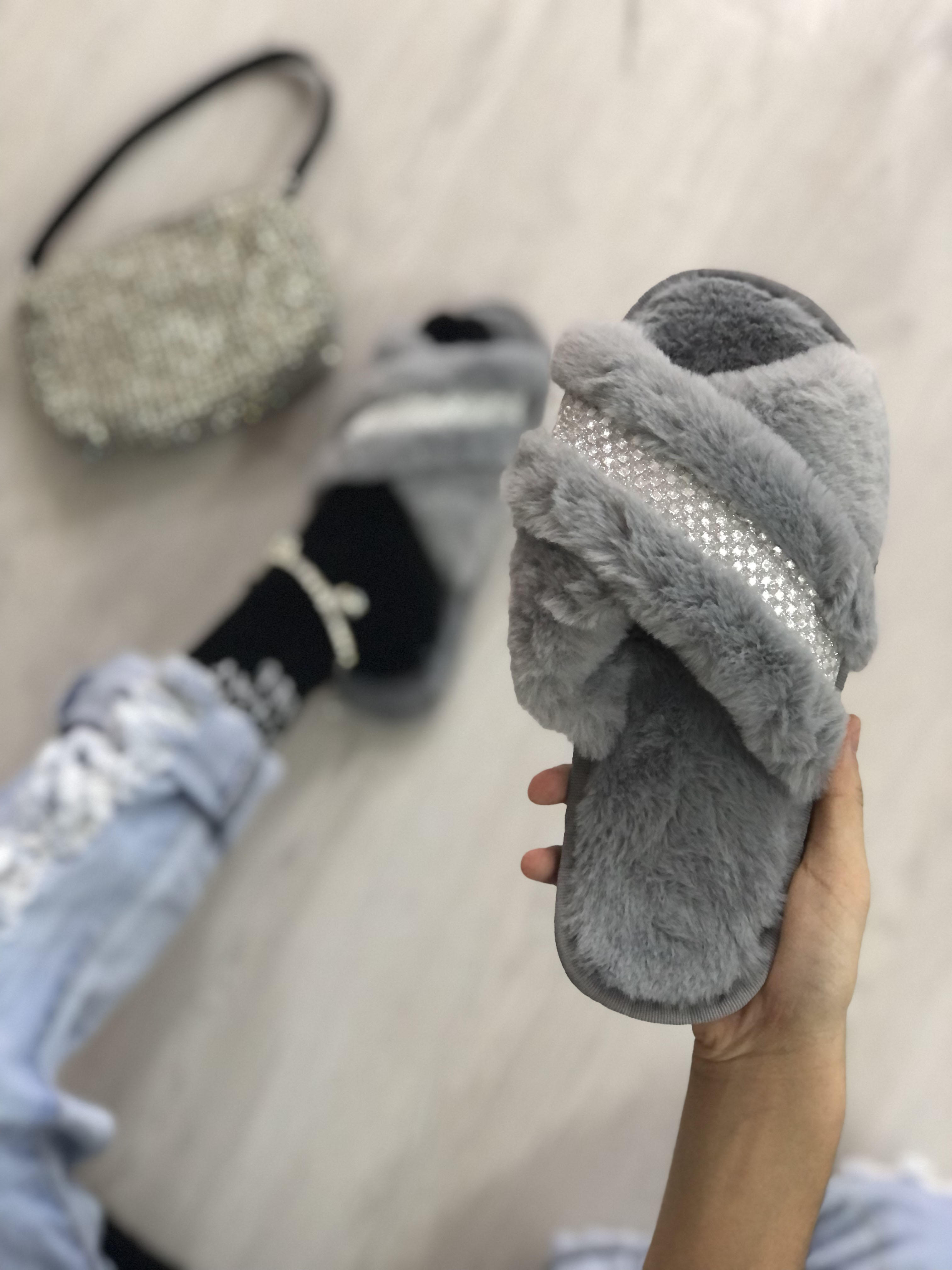 

LW BASICS Crystal Decoration Plush Slippers, Grey