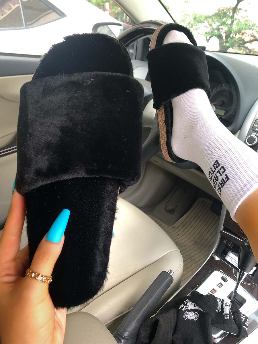 

LW Plush Round-toe Slippers, Black