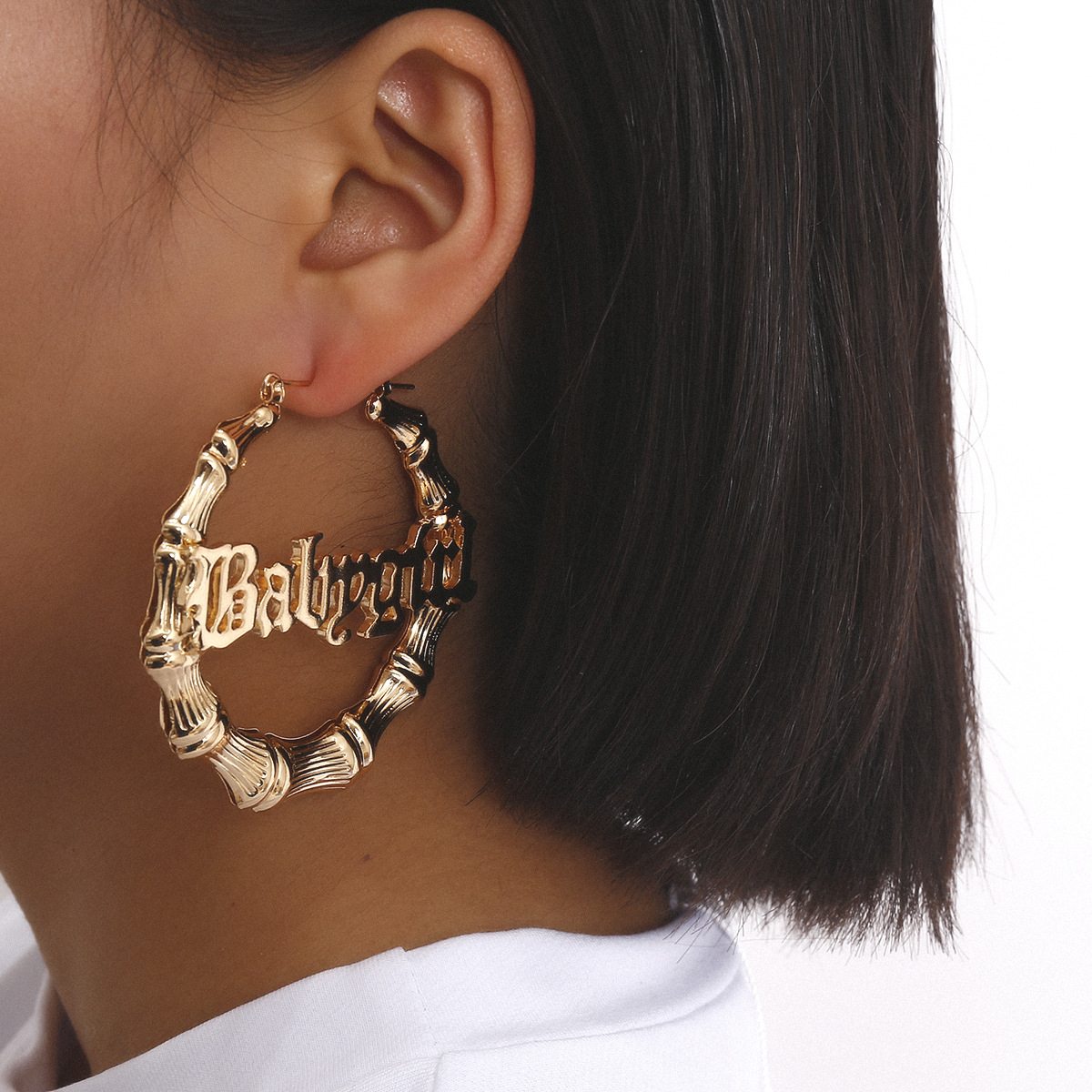

LW Letter Decoration Earring, Gold
