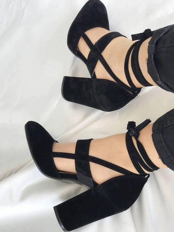 

LW Bandage Design Hollow-out Pumps, Black