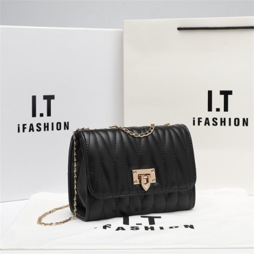 

LW Quilted Pattern Square Crossbody Bag, Black