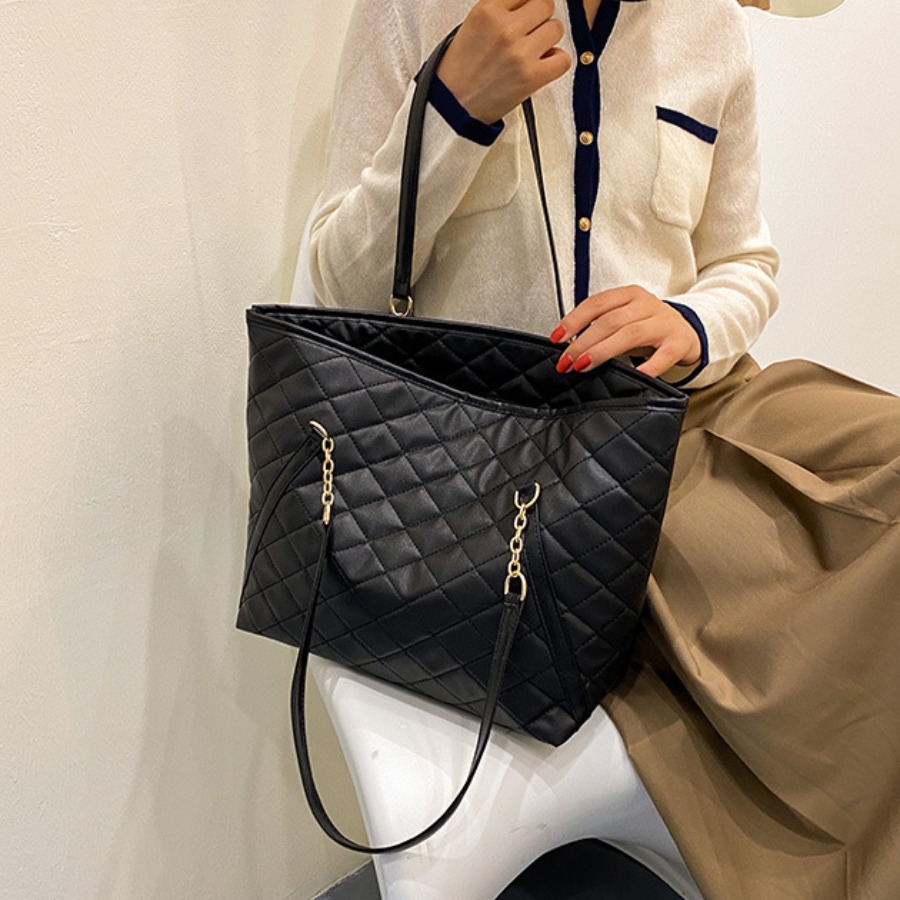

LW Chain Decoration Solid Color Shoulder Bags, Black