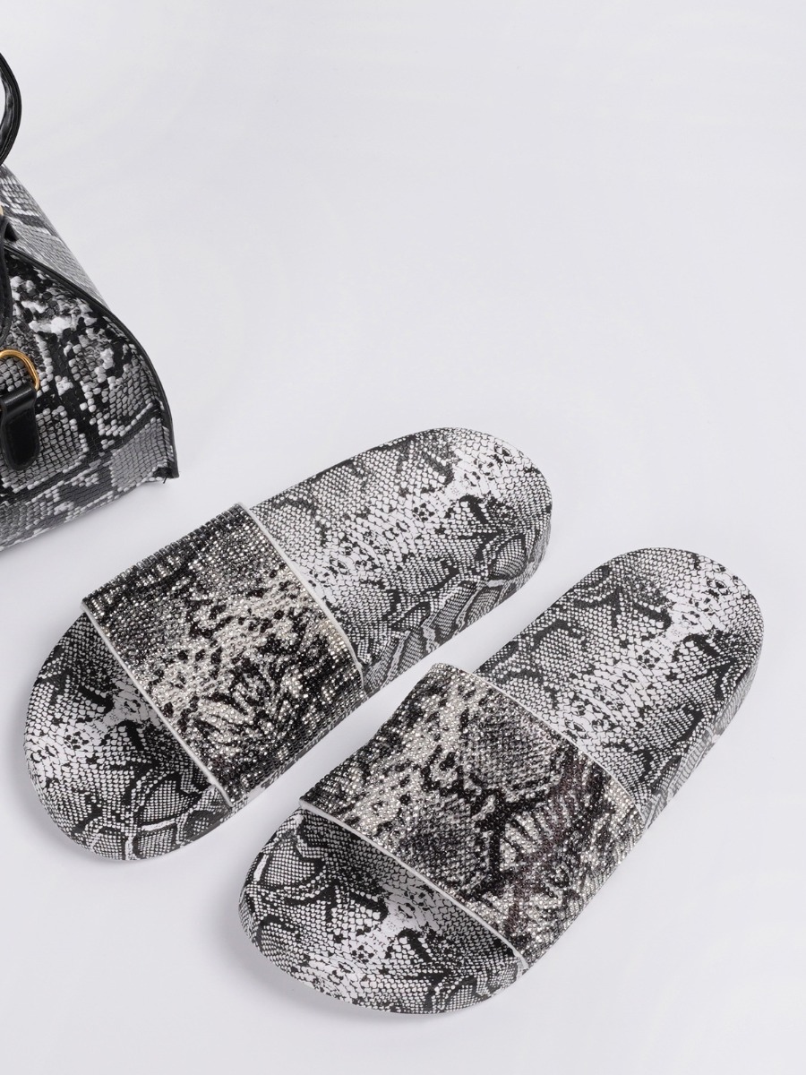 

LW Cobra Print Slippers