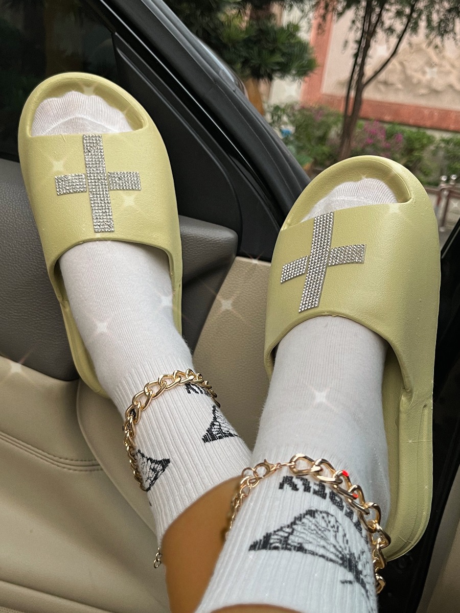 

LW Rhinestone Cross Decor Slippers, Light green