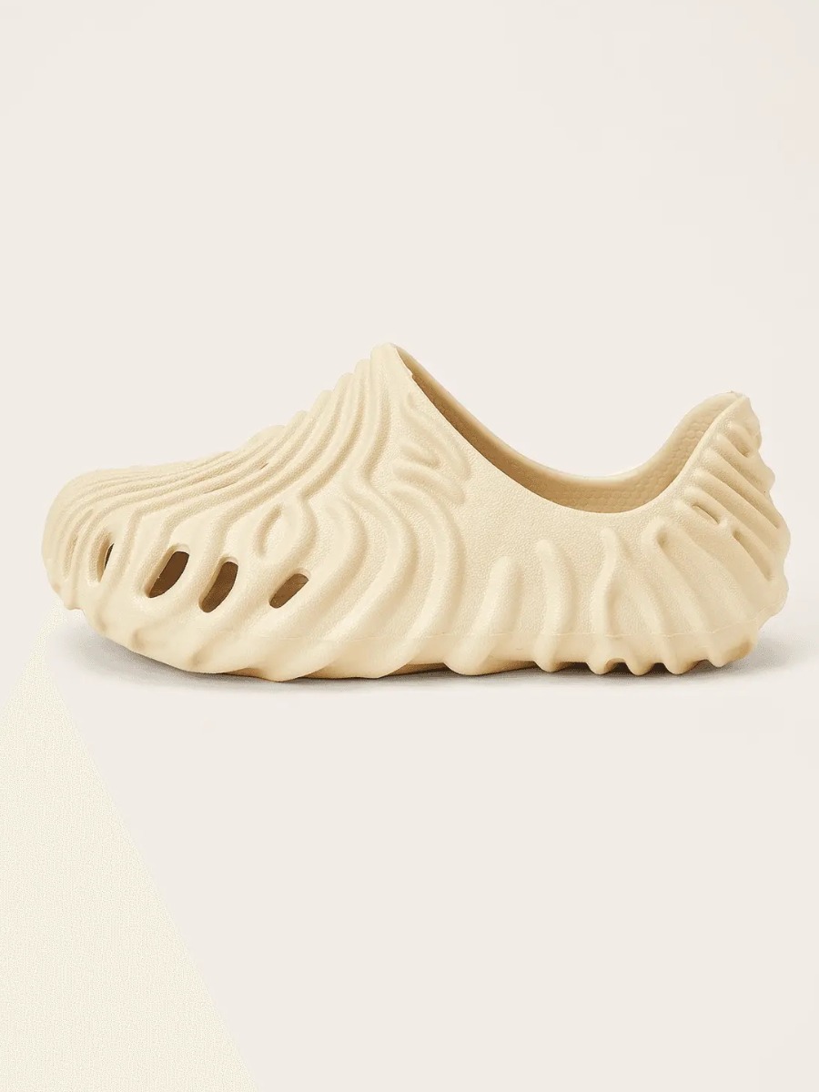 LW Round Toe Cut Out Flats