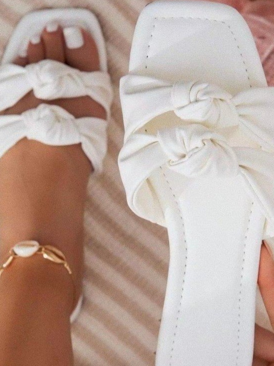 

LW Fold Design Slippers, White