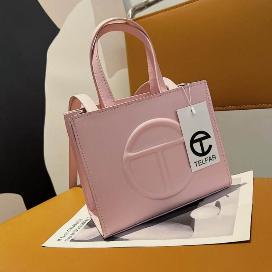 

LW Rectangular Leather Crossbody Bag, Light pink