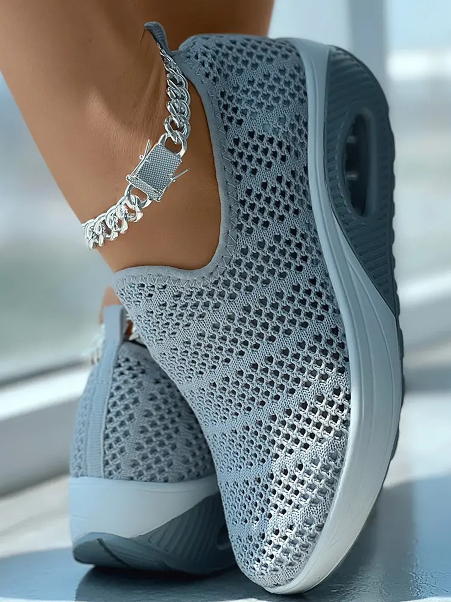 LW Round Toe Mesh Sneakers