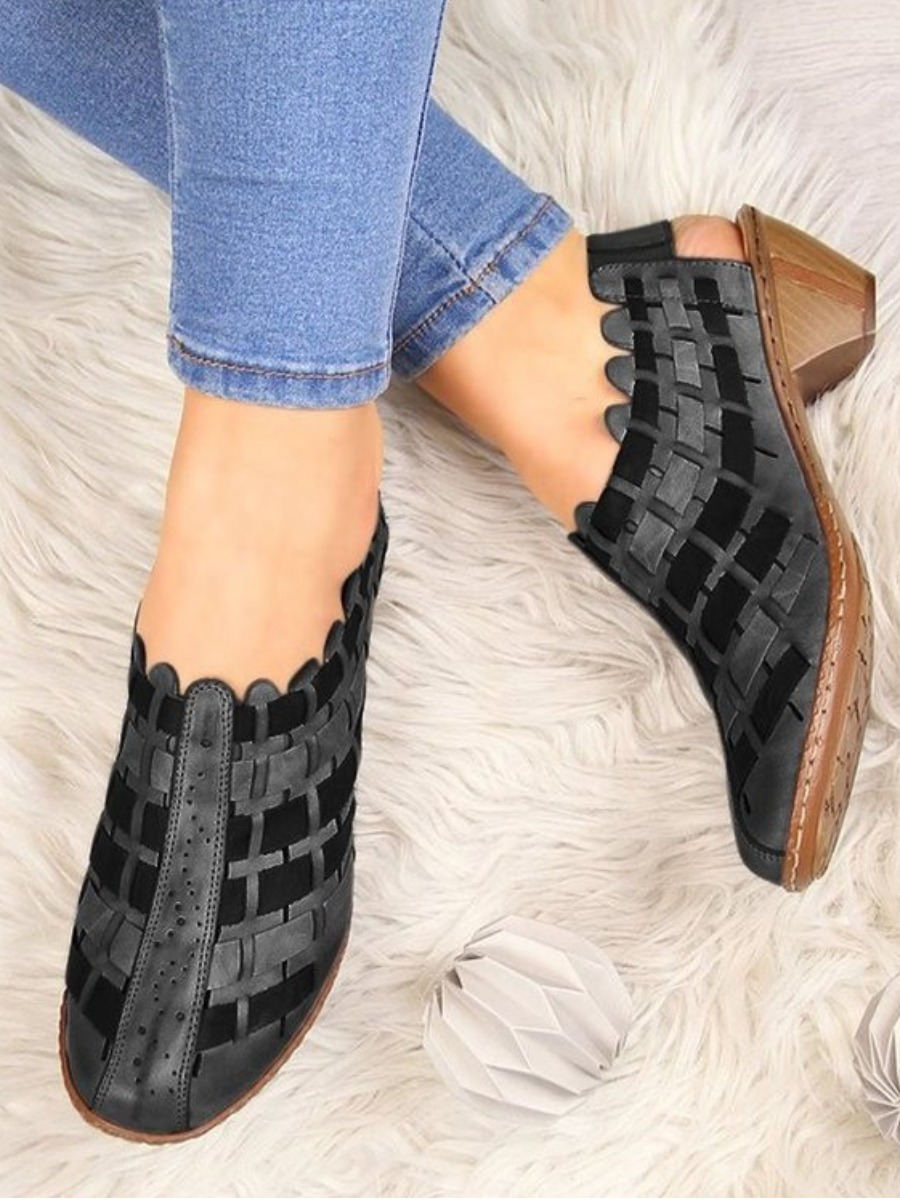 LW Closed Toe Scalloped Pumps