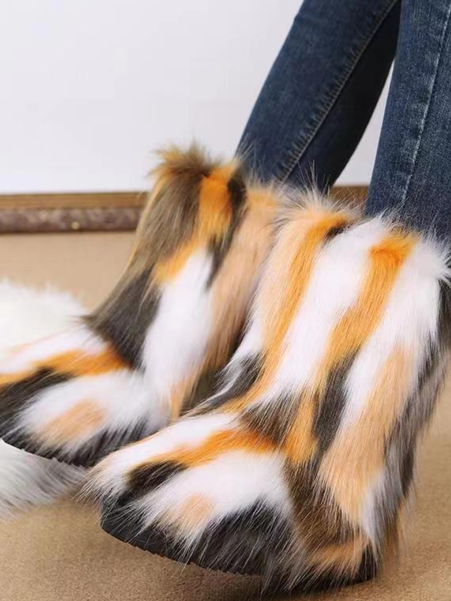 LW Round Toe Plush Booties