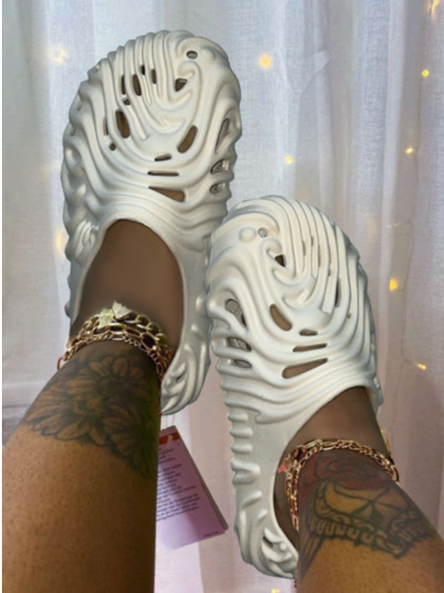 LW Round Toe Cut Out Flats