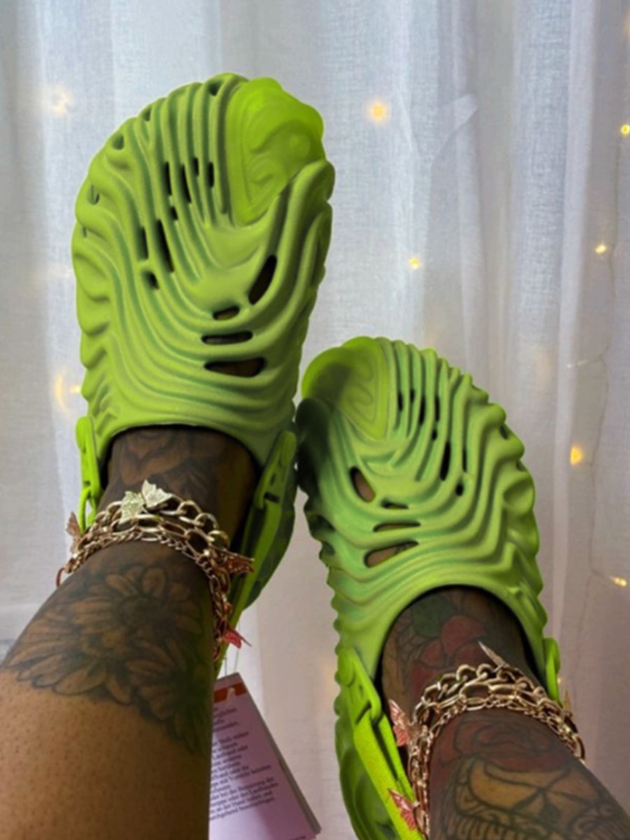 LW Cut Out Crocs Clogs Flats
