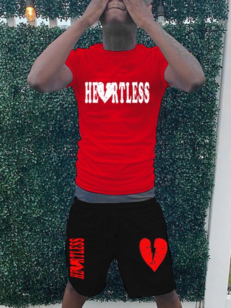 LovelyWholesale Men Broken Heart Letter Print Drawstring Shorts Set Summer Short Sleeve Casual Letter Print Round Neck Spring Summer 2024