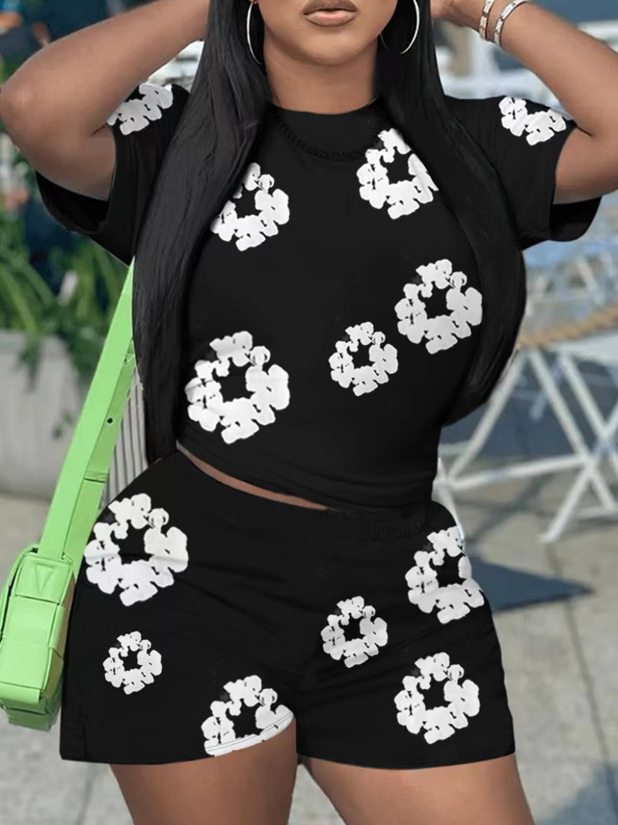 LovelyWholesale Plus Size Floral Print Regular Fit Shorts Set Summer Short Sleeve Casual Basic Round Neck  5X Spring Summer 2024